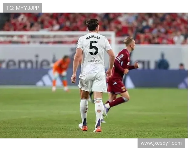 英媒批评曼联夏窗留住马奎尔决策错误 本赛季表现已成灾难 英媒批评曼联夏窗留住马奎尔决策错误 本赛季表现已成灾难